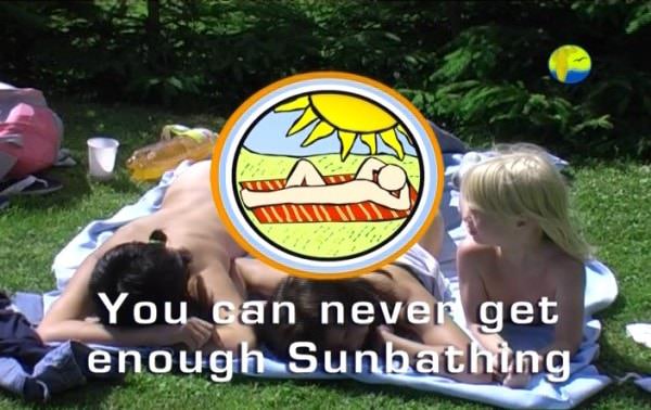 La famille naturisme vidéo - You can never get enough sunbathing [Nus sur l'herbe] [720×489 | 01:04:28 | 3.01 GB]