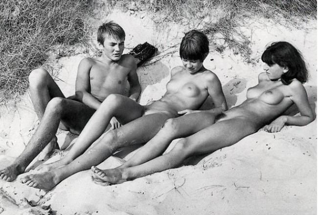 La famille nudisme photo rétro - adultes et jeunes nudistes La famille nudisme photo rétro - adultes et jeunes nudistes